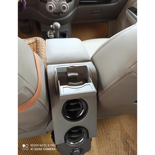 Hộp tỳ tay Kibbet tự lắp loại 1490 cho xe Nissan Sunny thiết kế cắm trụ theo xe không khoan bắt vít có 4 cổng sạc USB