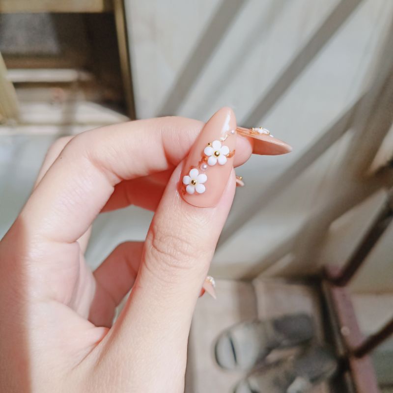 Nail box charm hoa sang chảnh móng giả thiết kế