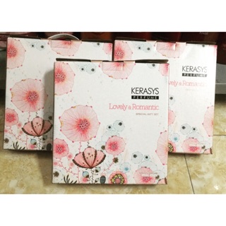 Set Gội Kerasys Perfumery Lovely & Romantic gồm 2 chai dầu gội, 1 xả tóc siêu mềm mượt.
