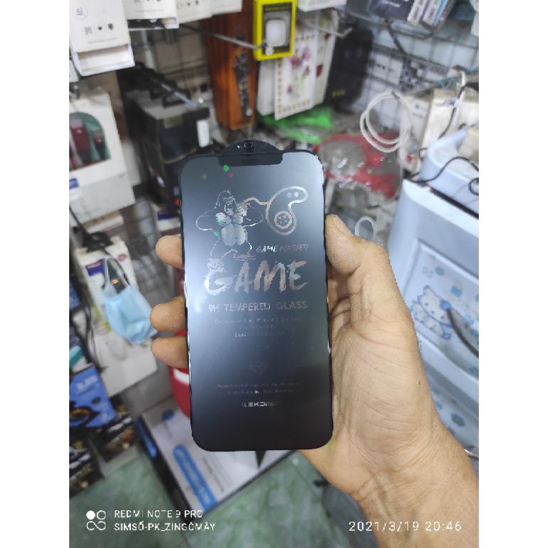 Dán kính cường lực full chống vân tay và chống nhìn trộm cho IPHONE 11,12 của Kingkong chính hãng.