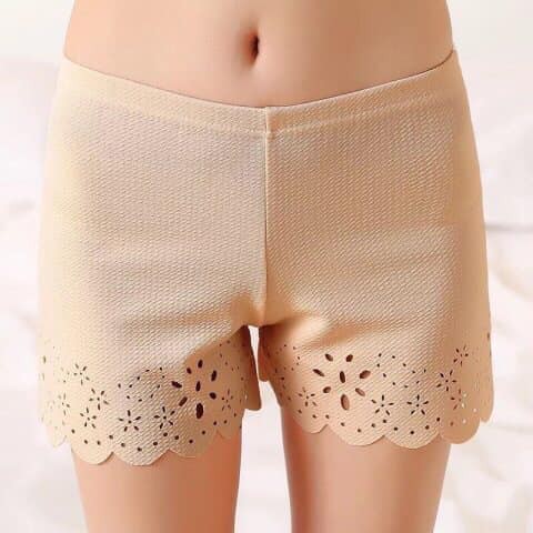 Quần mặc váy dập lỗ