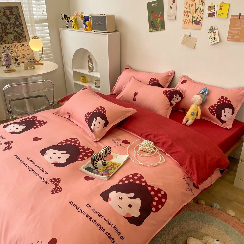 Bộ chăn ga gối Poly Hàn Quốc Cô bé nơ đỏ hồng đáng yêu (Tặng vỏ gối ôm) - Miễn phí bo chun