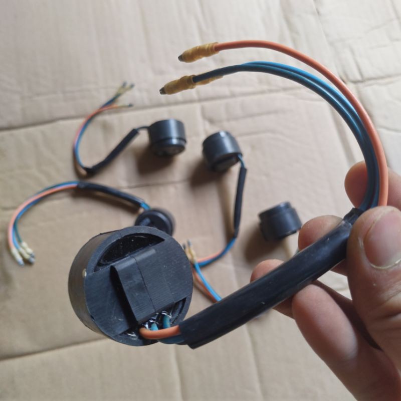 Cục chớp còi xi nhan xe máy