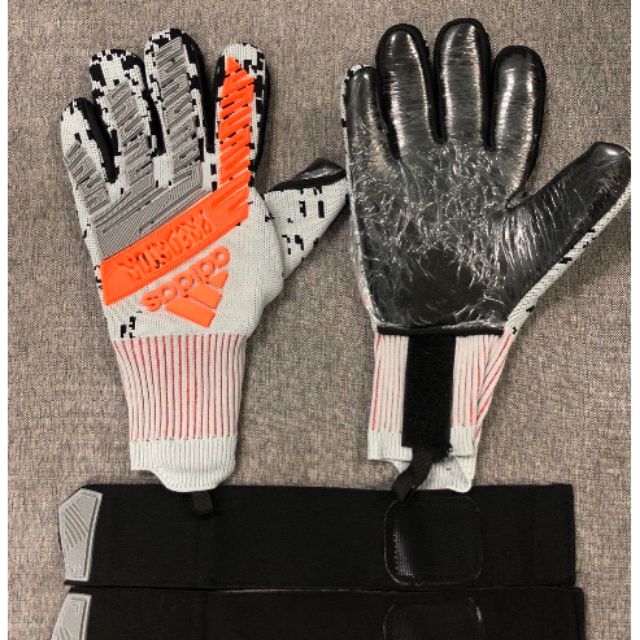 Găng tay Predator Degea