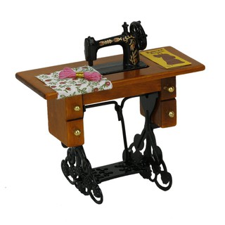 Mô hình máy may mini cổ điển với tỷ lệ 1 / 12 dùng để trang trí nhà búp bê