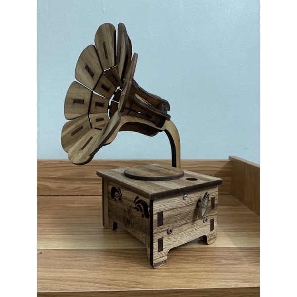 Mô hình lắp ráp loa vintage chơi nhạc bằng dây thiều