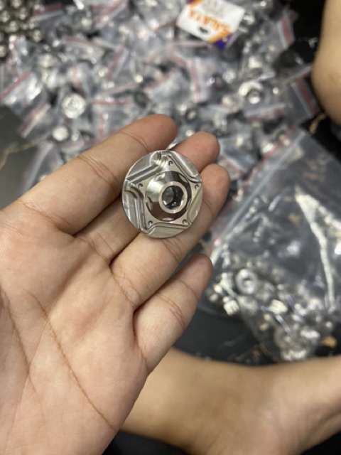 Ốc nắp nhớt inox salaya mẫu ngôi sao gắn Xe Honda / Yamaha