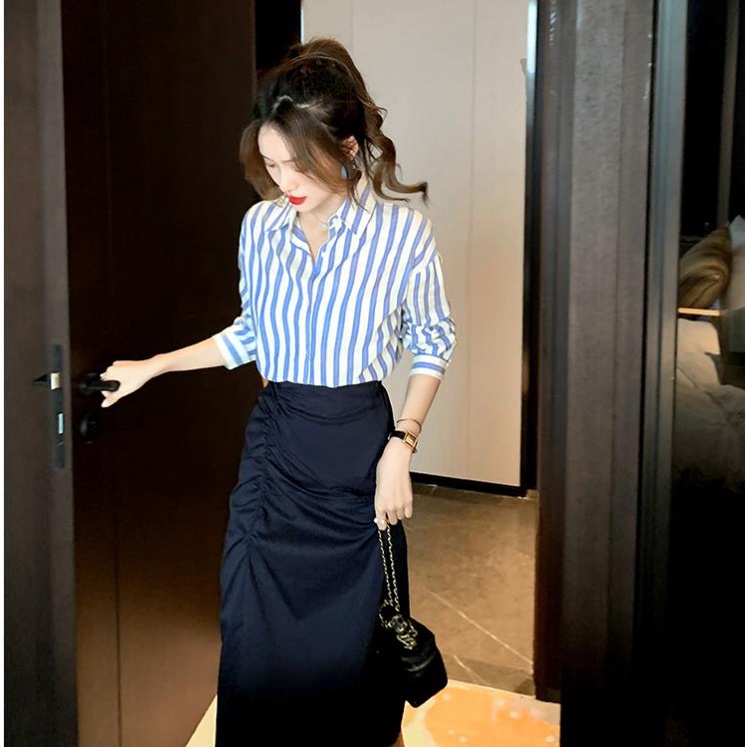 Áo Sơ Mi Nữ Dài Tay Họa Tiết Sọc Dọc Phong Cách Hàn Quốc Mới