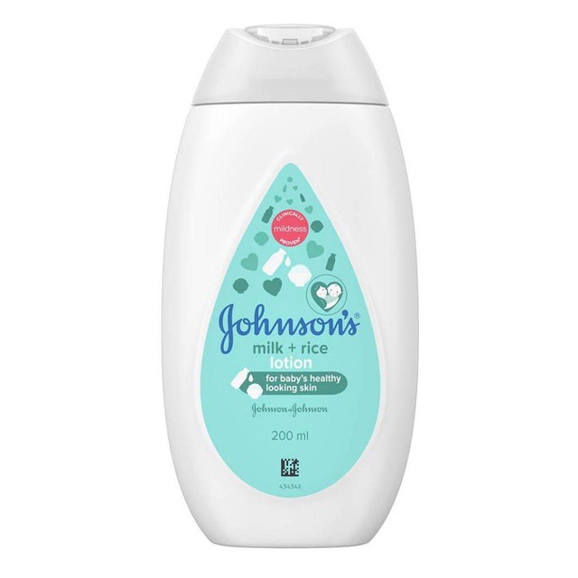  Lotion dưỡng ẩm Johnson's Baby SỮA VÀ GẠO 200ml giúp da bé mềm mại và mịn màng