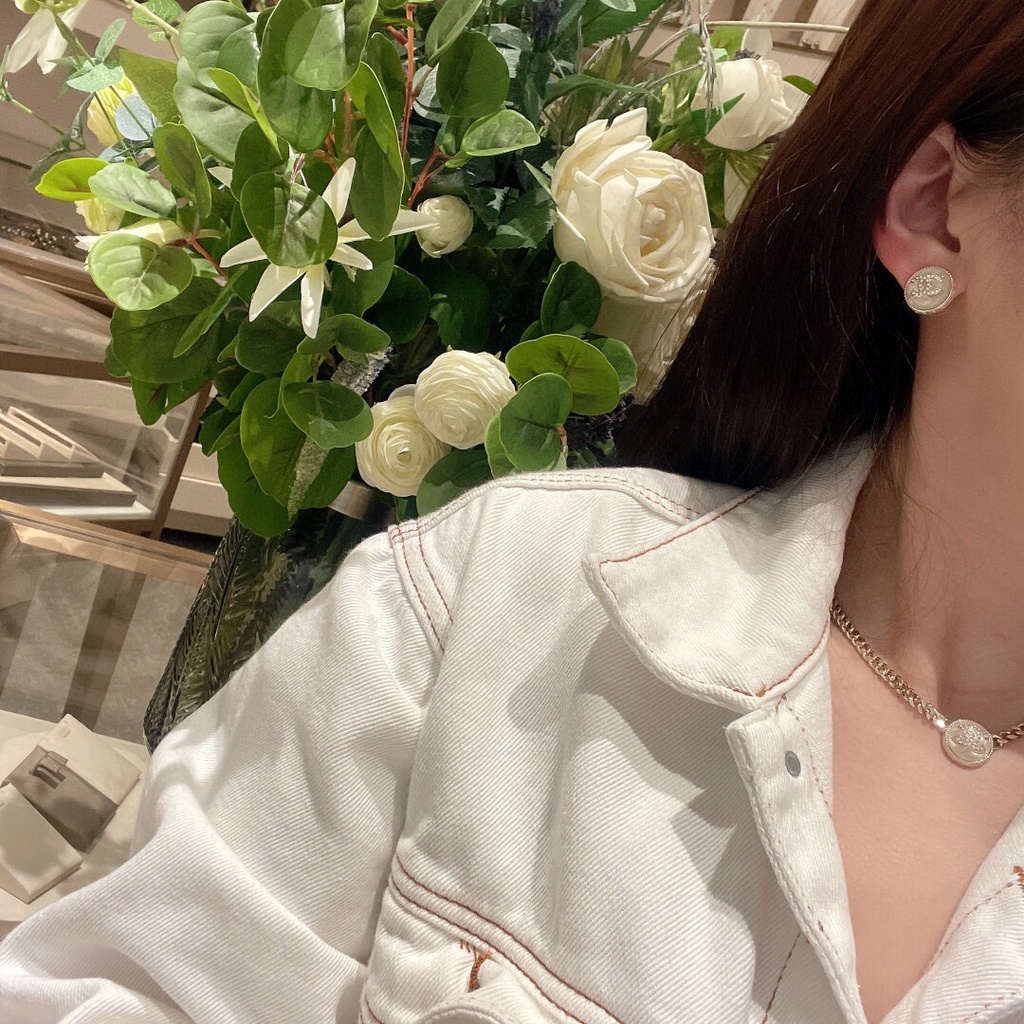 Dây Chuyền Hai Màu Trắng Đen Đính Nút Tròn Và Bông Tai Phong Cách Mới