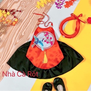 Hàng thiết kế set yếm đào màu đỏ vải lụa kèm mấn cho bé gái