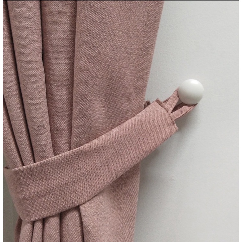 Núm vén rèm cửa