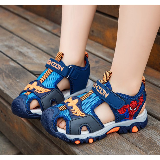 FORM TO_Giày sandal bít mũi bé trai người nhện spiderman siêu hot