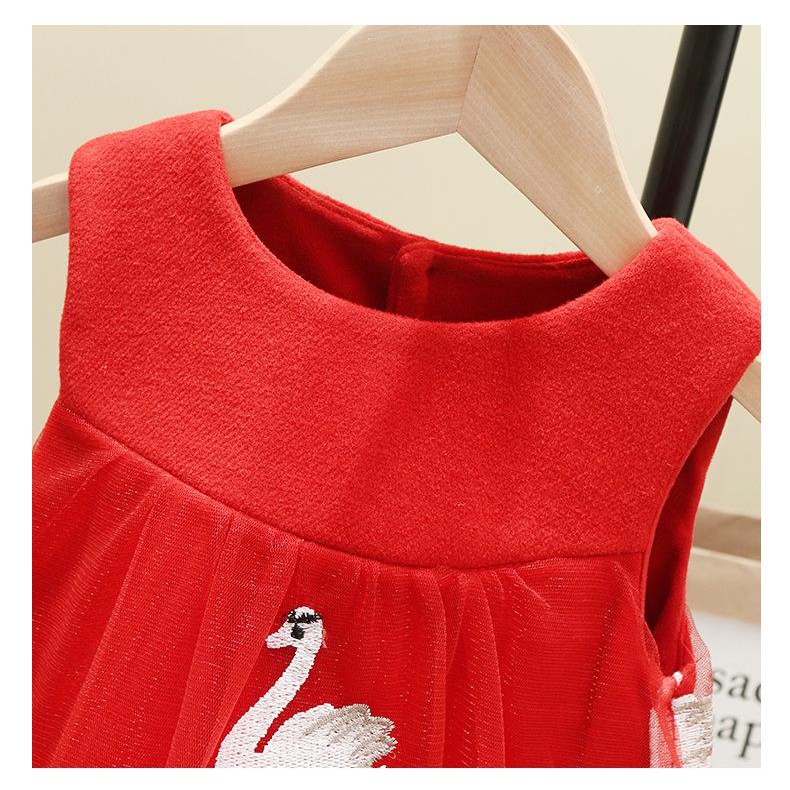 Váy gile đỏ phủ voan hình thiên nga cực xinh cho bé diện Noel/ Tết