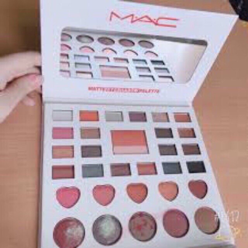 Phấn Trang Điểm MAC 31 Ô