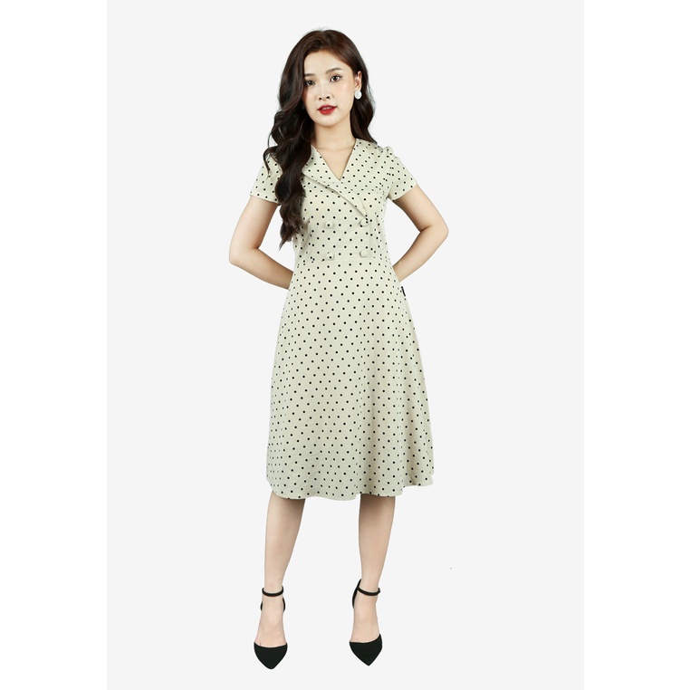 Đầm 2 lớp tay cộc lót thân dưới đũi be chấm bi đen to cổ lệch 1 ve 2 hàng khuy chân xòe The One Fashion DDC2753BIDE