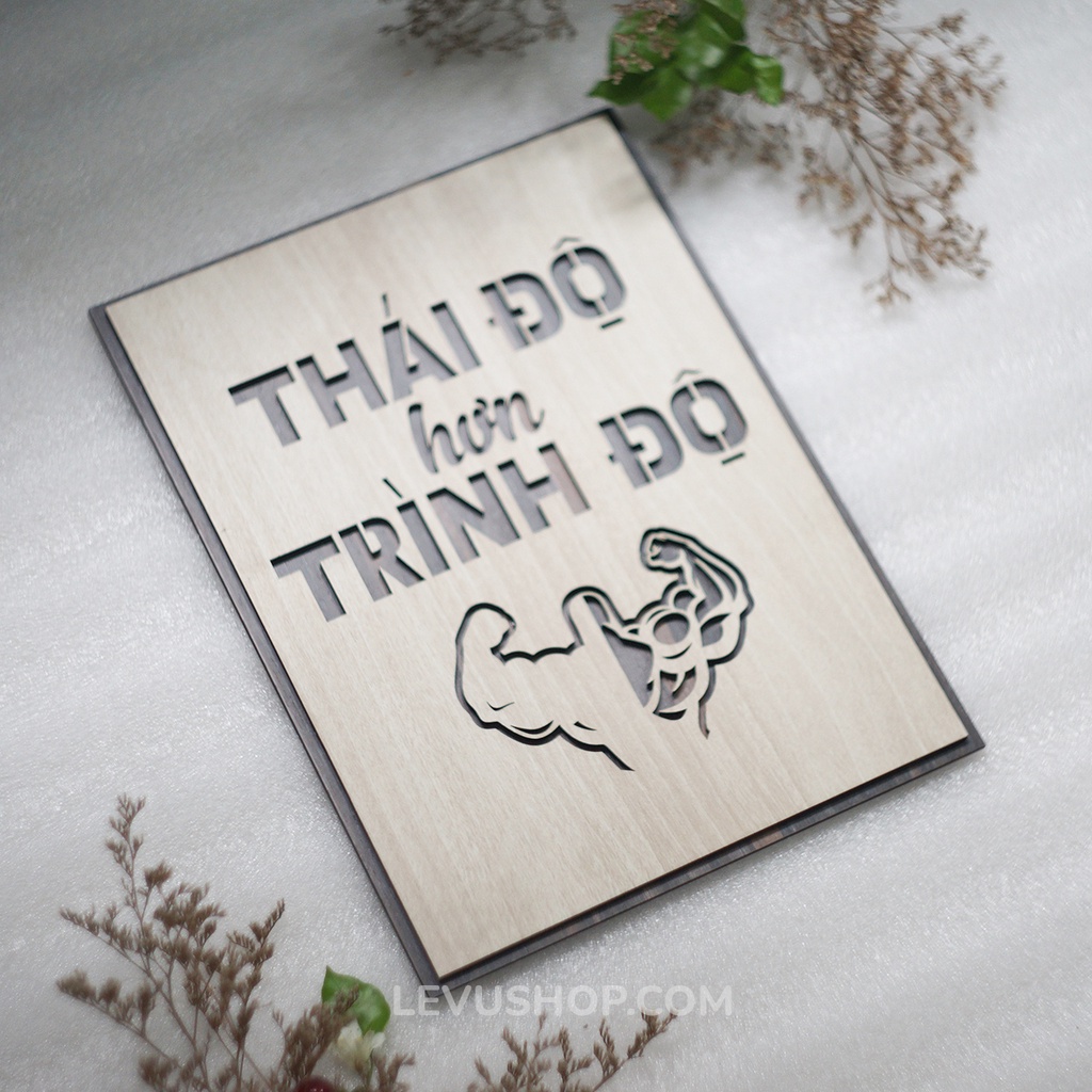 Tranh Gỗ treo tường câu nói hay tạo động lực LEVU005 - Thái độ hơn trình độ