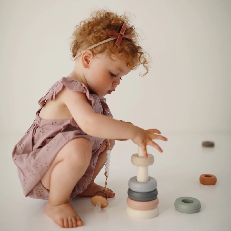 Tháp đồ chơi xếp vòng Mushie Stacking Rings