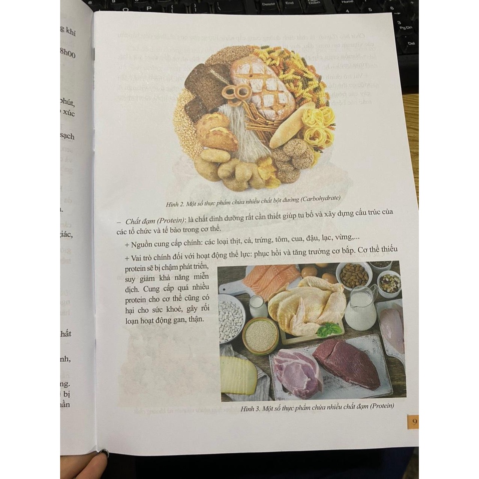 Sách - Giáo dục thể chất 10 : Bóng đá ( cánh diều ) + bán kèm 1 cuốn bé tập tô màu