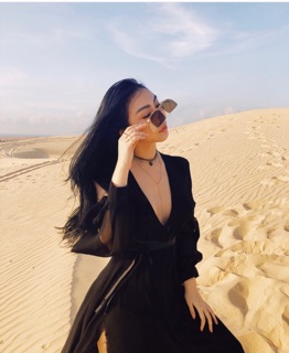 Đầm Maxi Tay Dài Xẻ Cổ V