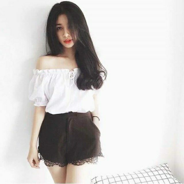 Quần shorts viền ren