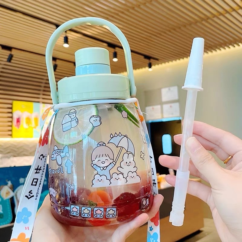 Bình Nước 1100ML , 1L Tặng Dây Đeo, Sticker 2D 3D, Có Ống Hút,Kute, Chống Rơi Vỡ