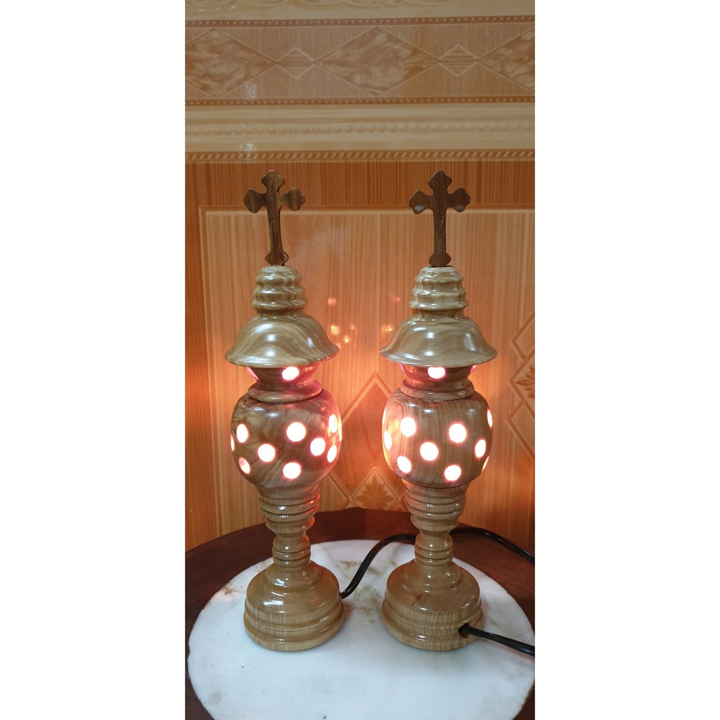 Đèn thờ gỗ sồi lỗ tròn thánh giá