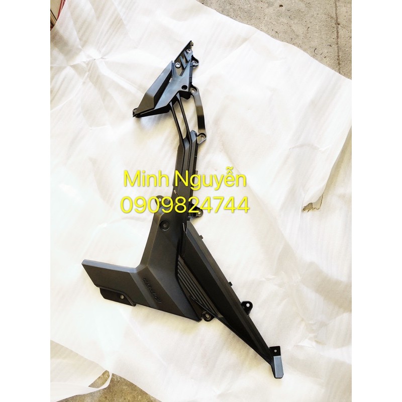 Nhựa nhám ốp sườn dài xe Sonic 150R chính hãng honda