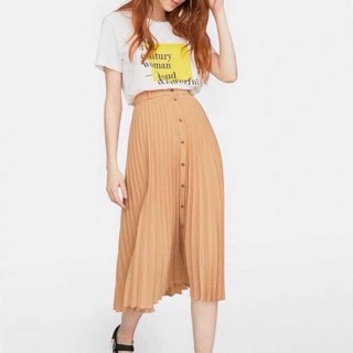 Chân váy xếp ly đính cúc