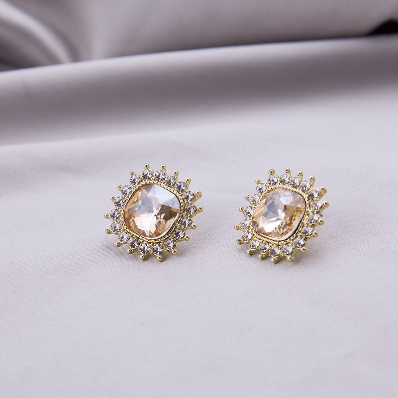 Bông Tai Hàn Quốc Hình Vuông Đính Đá Nhân Tạo Sang Chảnh Mainia Shop
