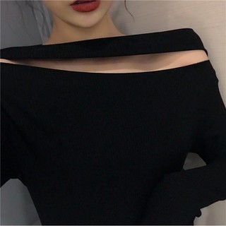 Áo trễ vai phối dây bản to