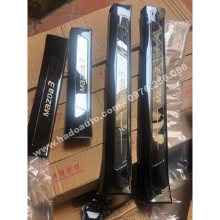 Ốp bậc trong + ngoài titan mazda 3