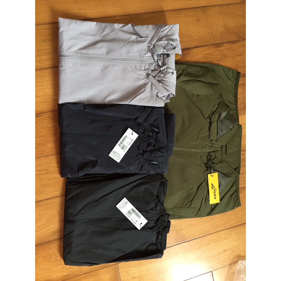 Áo khoác gió hai lớp nam KWIN KJK001W8 bo gấu nhỏ, mũ tháo rời, màu sắc cơ bản dễ phối đồ, túi có khoá kéo