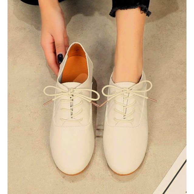 [SIÊU NHẸ_TRỢ SHIP] Giày oxford da trơn đế bệt mềm, đế ma sát tốt, cột dây, màu trắng và đen S159 | BigBuy360 - bigbuy360.vn
