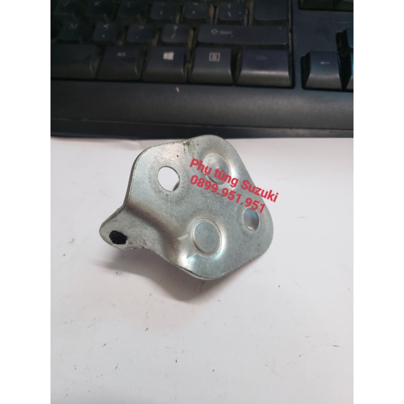 Ngàm khoá cửa hậu sau SUZUKI 7 chỗ