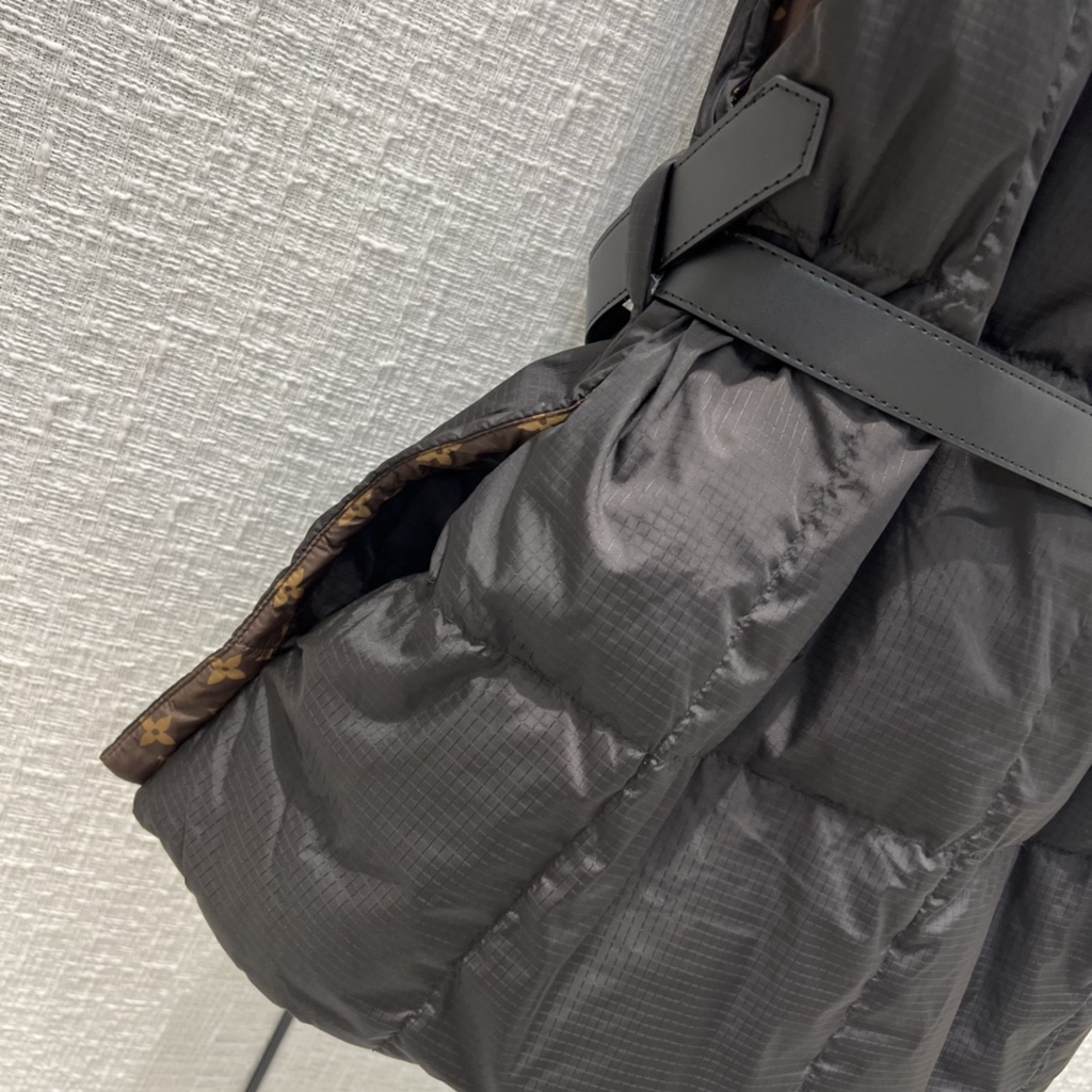 Áo khoác nữ thời trang cao cấp Louis Vuitton LV thiết kế thời thượng, màu sắc cổ điển, trang nhã