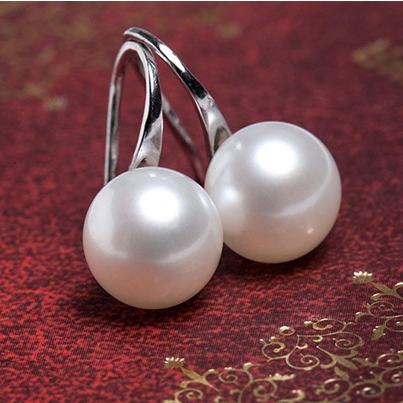 Khuyên tai mạ vàng 18K đính ngọc trai nhân tạo sang trọng