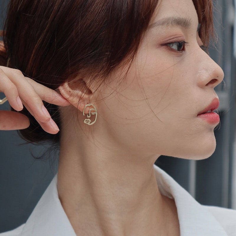 Khuyên tai, Bông tai nữ cổ điển trừu tượng độc đáo