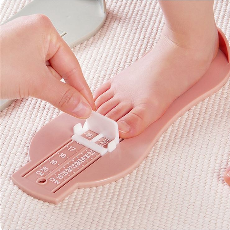 Dụng cụ đo chân cho bé từ 0 - 8 tuổi,giúp bố mẹ có thể chọn size giày dép phù hợp cho bé