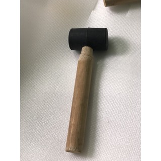 Búa cao su cán gỗ