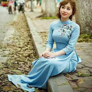 Áo dài truyền thống may sẵn thêu tay