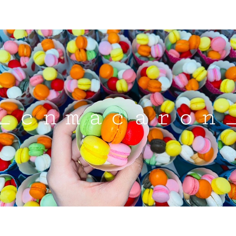 10 Bánh macaron kèm hộp như hình