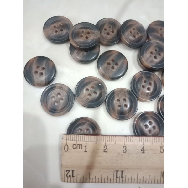 Cúc nhựa size 1.8cm.