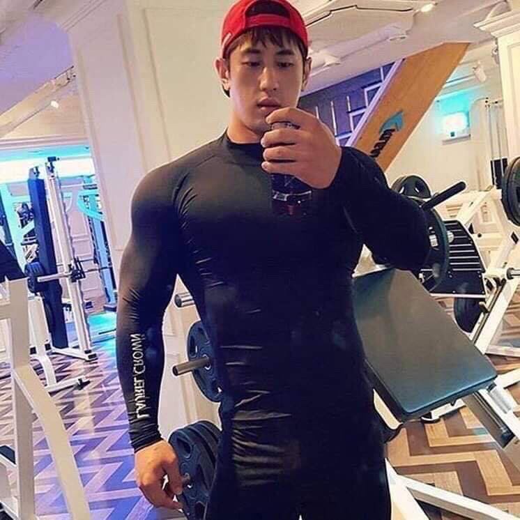 ÁO TẬP GYM NAM DÀI TAY LA- CO DÃN 4 CHIỀU- ÔM BODY- MÀU CỰC TREND