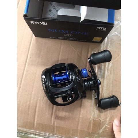 Máy ngang Ryobi NumOne có 2 màu xanh và đỏ y như hình 6havsja