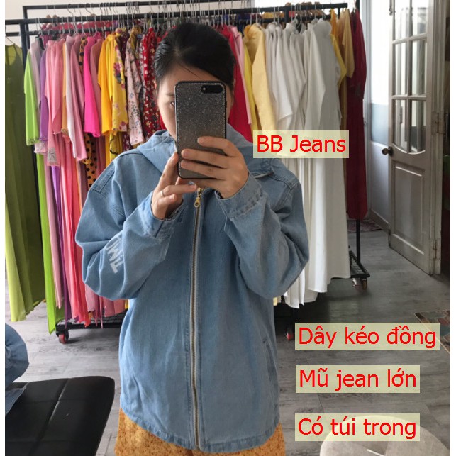 Áo khoác jean nữ có mũ Limit form rộng dài 64-66cm đủ size M-L-Xl dây kéo đồng túi trong chỉ có tại Chiwawa shop