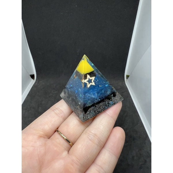 Kim tự tháp đá năng lượng Orgonite