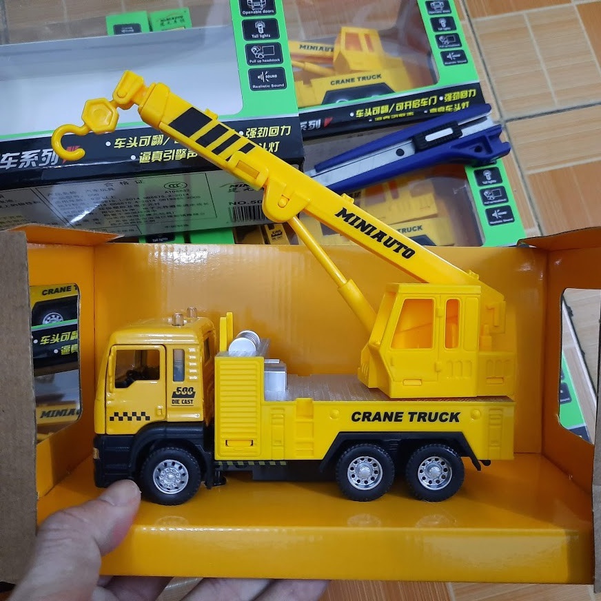 Xe ô tô cẩu móc mini đồ chơi trẻ em có âm thanh và đèn mở được cửa xe