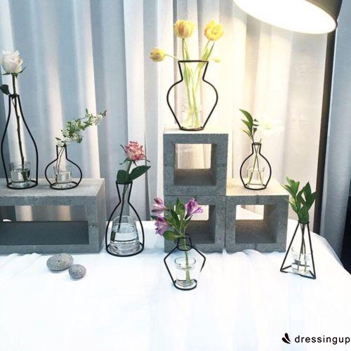 Khung đựng lọ hoa thiết kế đơn giản dùng để trang trí nội thất