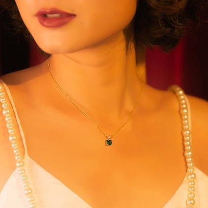 Dây chuyền nữ Eleanor Accessories mặt đính đá xanh sợi mảnh phụ kiện trang sức sang trọng